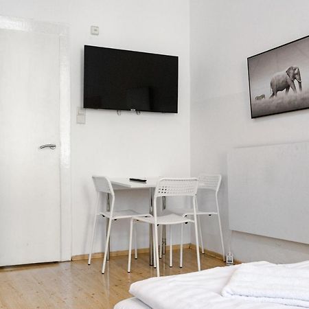Attractive Apartment Near Wiener Stadthalle Екстериор снимка